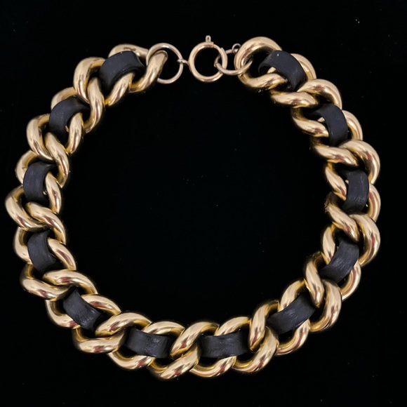 Chanel-like Vintage Gold-tone & Faux Leather Bold Choker Necklace - Picture 8 of 8